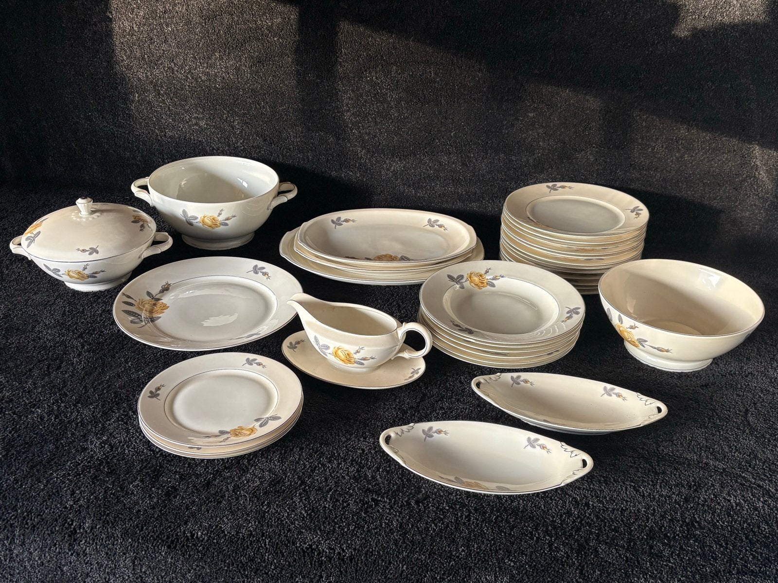 Vintage Bohemen Royal Ivory Servies met Gele Rozen, Ophalen