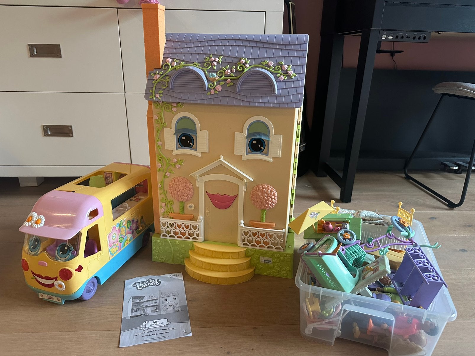 Caring Corners poppenhuis en camper, Ophalen, Gebruikt, Poppenhuis