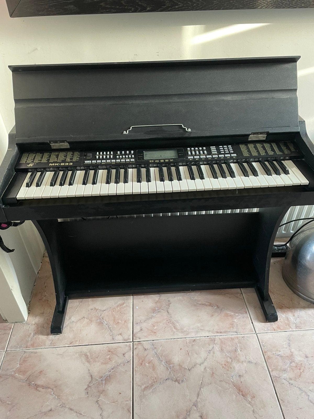 Compacte piano, Muziek en Instrumenten, Piano's, Ophalen, Zo goed als nieuw, Zwart