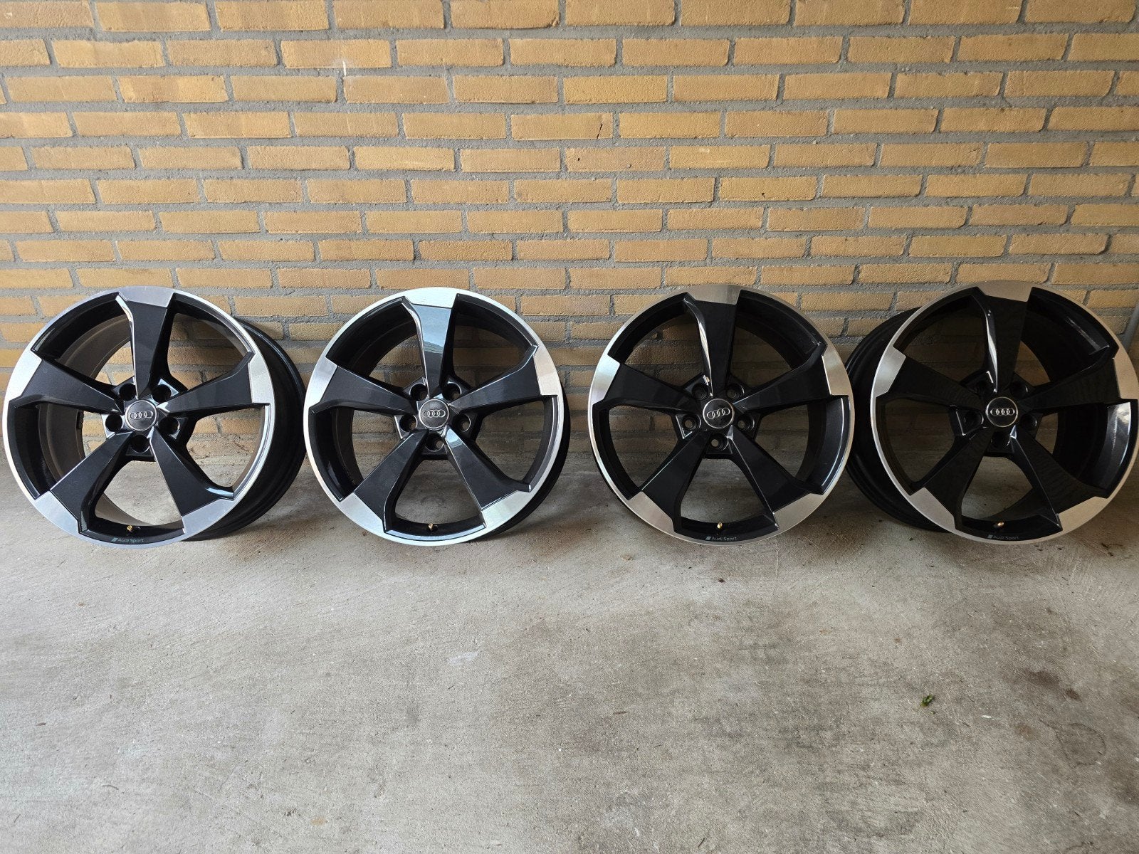 orginele Audi rs3 8v breedset rotor velgen 19' superstaat, Auto-onderdelen, Banden en Velgen, Gebruikt, Velg(en), 235 mm, Personenwagen