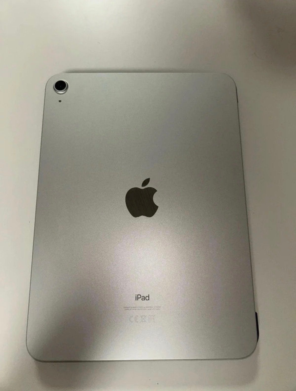 Apple iPad (10e generatie) 64GB Wi-Fi Zilver met hoes, Apple iPad, Zo goed als nieuw, 64 GB, Wi-Fi