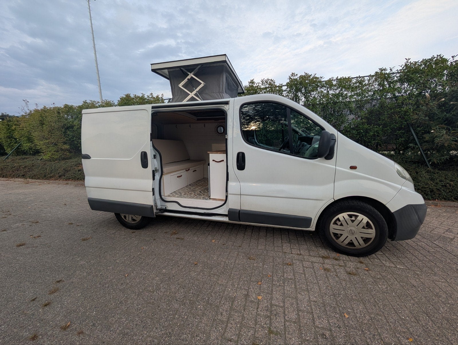 Super leuk camperbusje met hefdak - Opel Vivaro, Tot en met 2, Particulier, 4 tot 5 meter, Overige merken