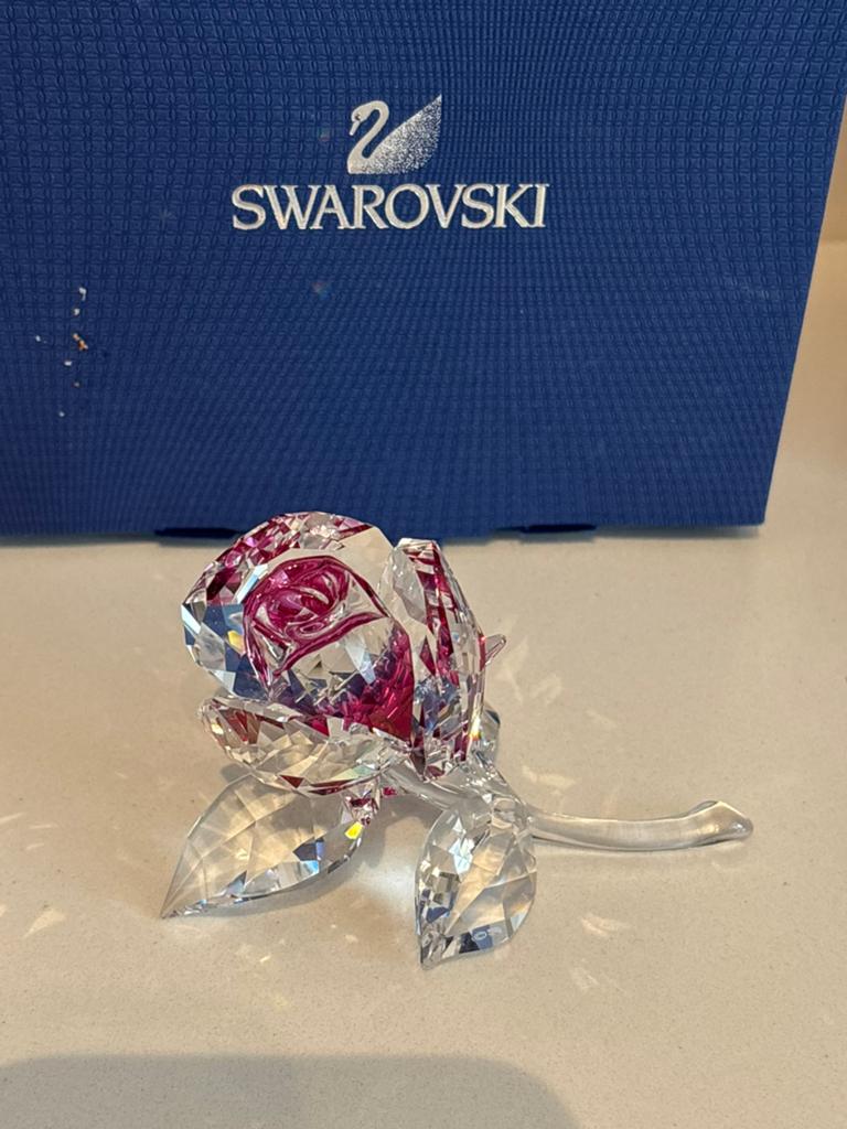 Swarovski roos rose, Ophalen of Verzenden, Zo goed als nieuw, Figuurtje