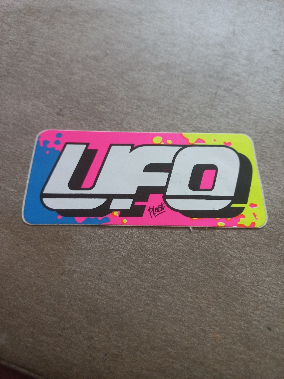 UFO Plast Sticker - Neon Kleuren, Ophalen of Verzenden, Gebruikt, Overige typen