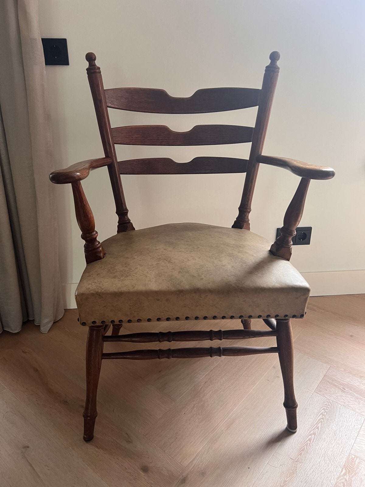 Set van 4 Ventura stoelen met vering, 2 met armleuning, Antiek en Kunst, Ophalen