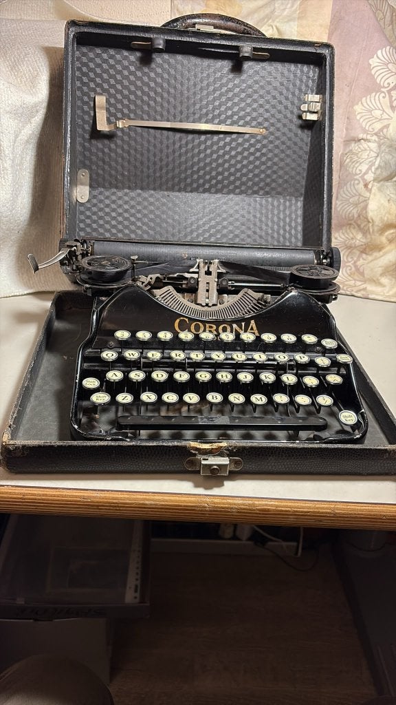 100 - jarige Corona Four typemachine in koffer, Diversen, Ophalen of Verzenden, Gebruikt