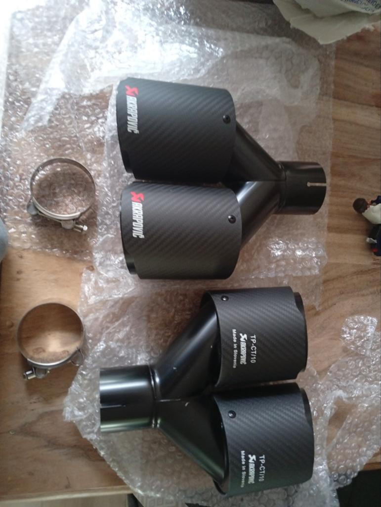 Akrapovic Koolstof Uitlaattips - Set van 2 dubbelen, Ophalen, Nieuw, Universele onderdelen