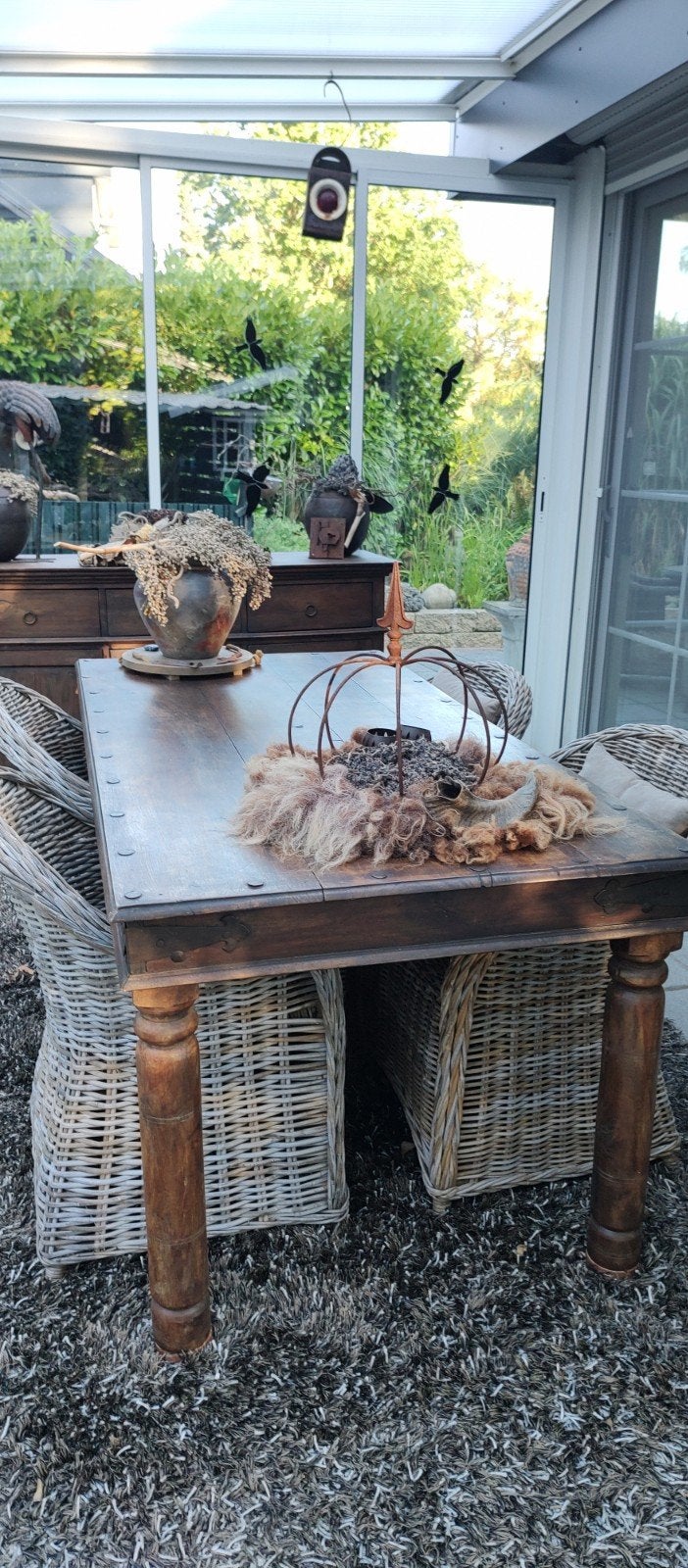 Koloniale eettafel en bijpassende buffetkast, Ophalen, Gebruikt, 50 tot 100 cm, 150 tot 200 cm