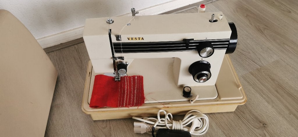 Naaimachine VESTA Zo goed als nieuw Compleet, Verzenden, Zo goed als nieuw, Naaimachine, Overige merken