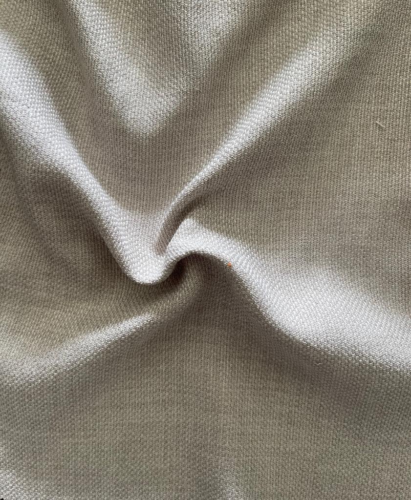 50%stof korting! Licht taupe kleur gordijnen op maat, Huis en Inrichting, Stoffering | Gordijnen en Lamellen, 200 cm of meer, Grijs