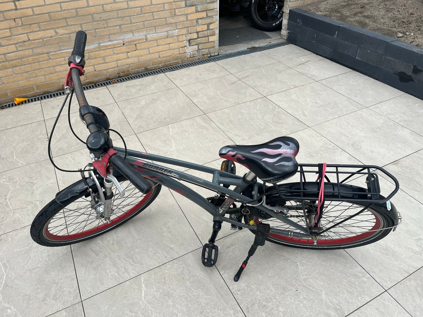 Kinderfiets Grijs met rode accenten, Ophalen of Verzenden, Gebruikt, 24 inch