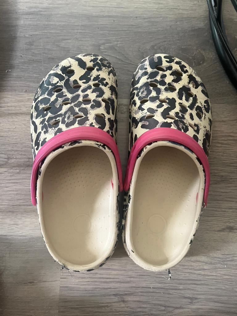 Patty Brard Clocs/ Crocs izgs mt 38/39, Ophalen of Verzenden, Zo goed als nieuw, Overige kleuren, Instappers