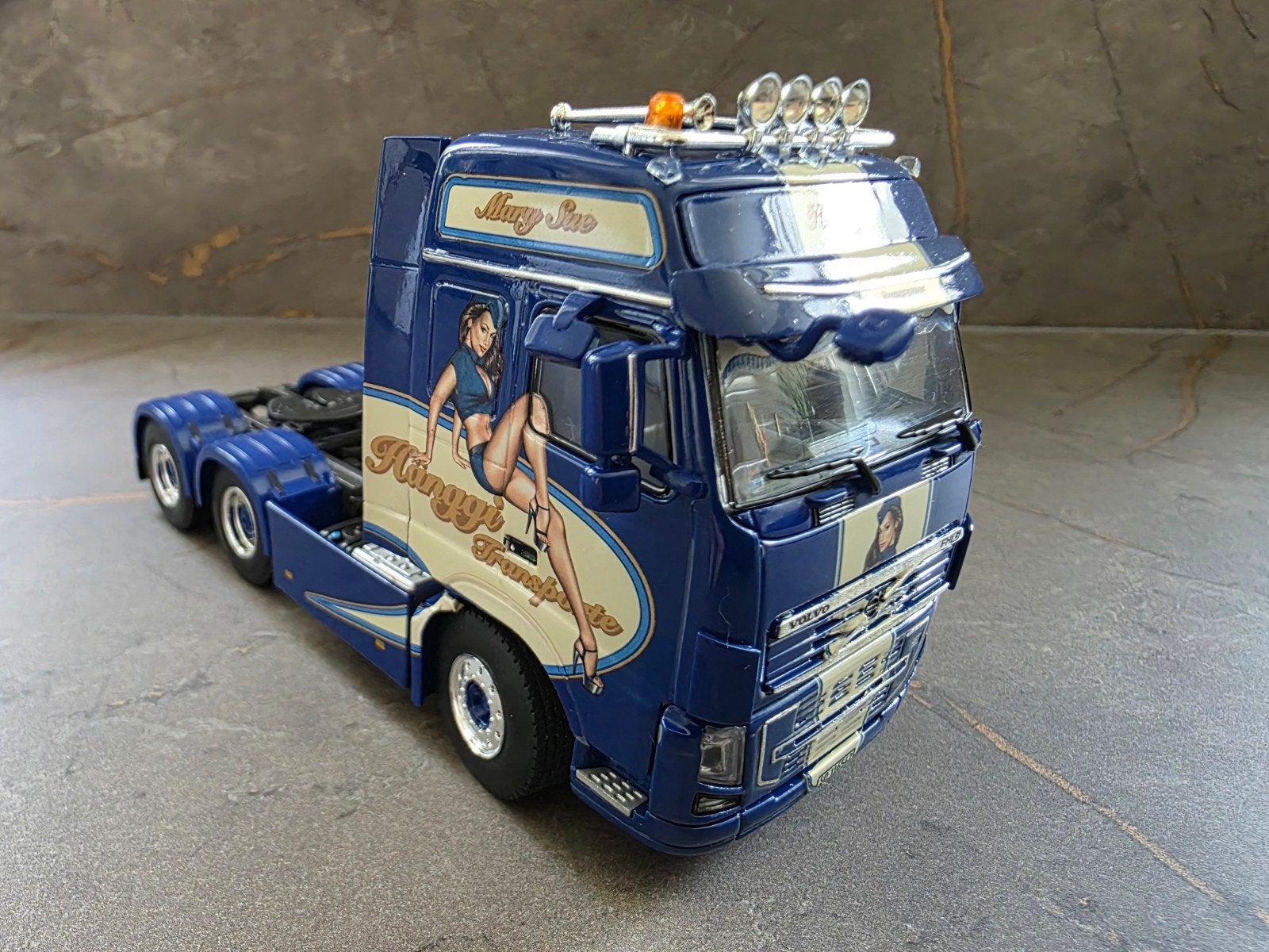 WSI Collectibles Volvo FH3 Globetrotter Hänggi, Ophalen of Verzenden, Nieuw, Bus of Vrachtwagen, Wsi