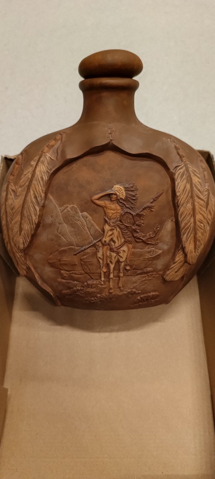 Decoratieve Fles met Indiaan te Paard Reliëf, Ophalen of Verzenden