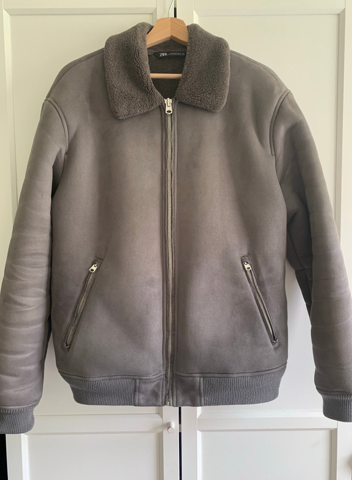 Zara Bomberjack met teddy voering - Maat L, Kleding | Heren, Jassen | Winter, Zo goed als nieuw, Maat 52/54 (L), Grijs, Ophalen