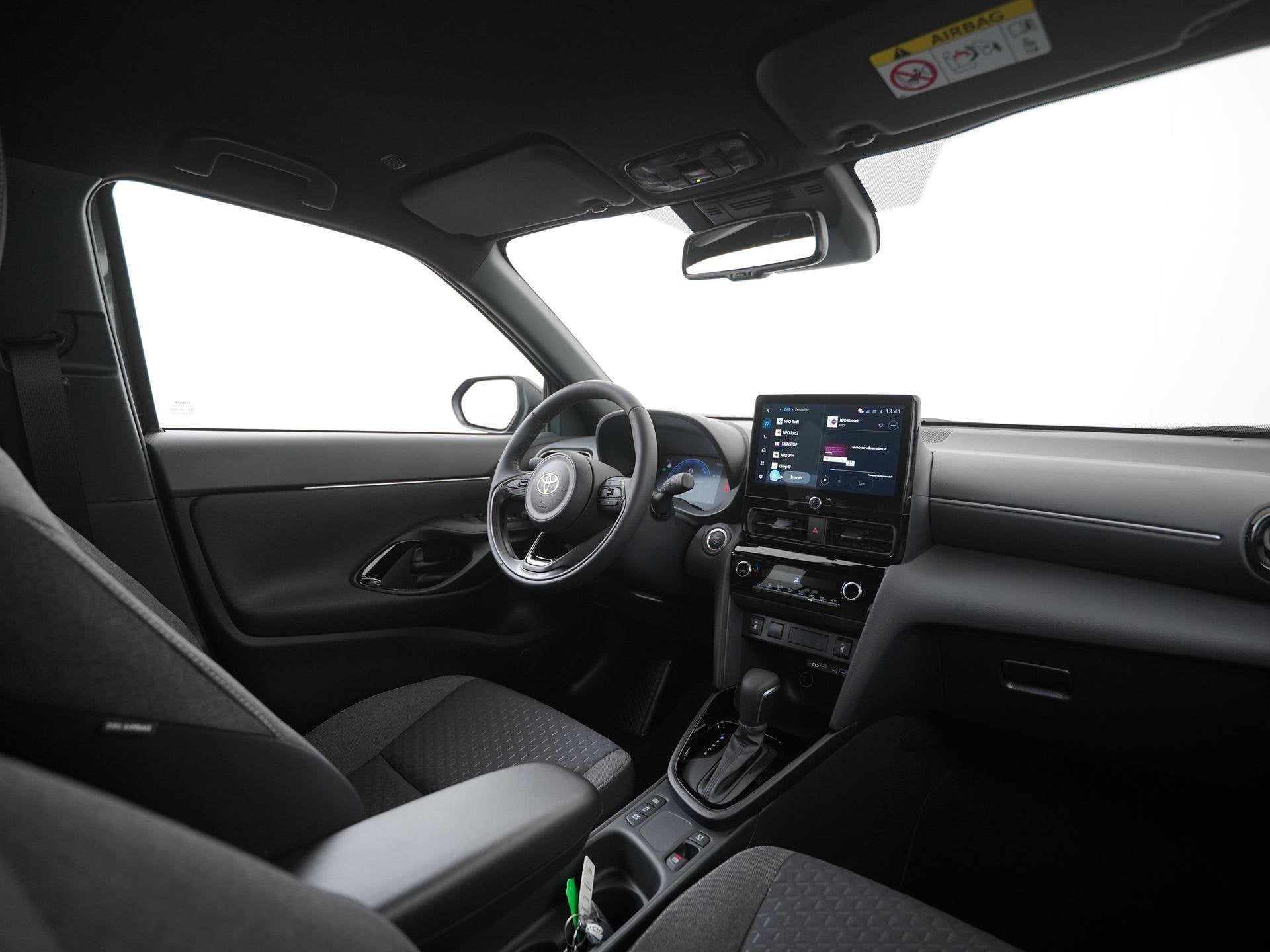 Toyota Yaris Cross 1.5 Hybrid 130 Dynamic | Stoel/Stuurverwa, 12 maanden, Stof, 23 km/l, 1490 cc