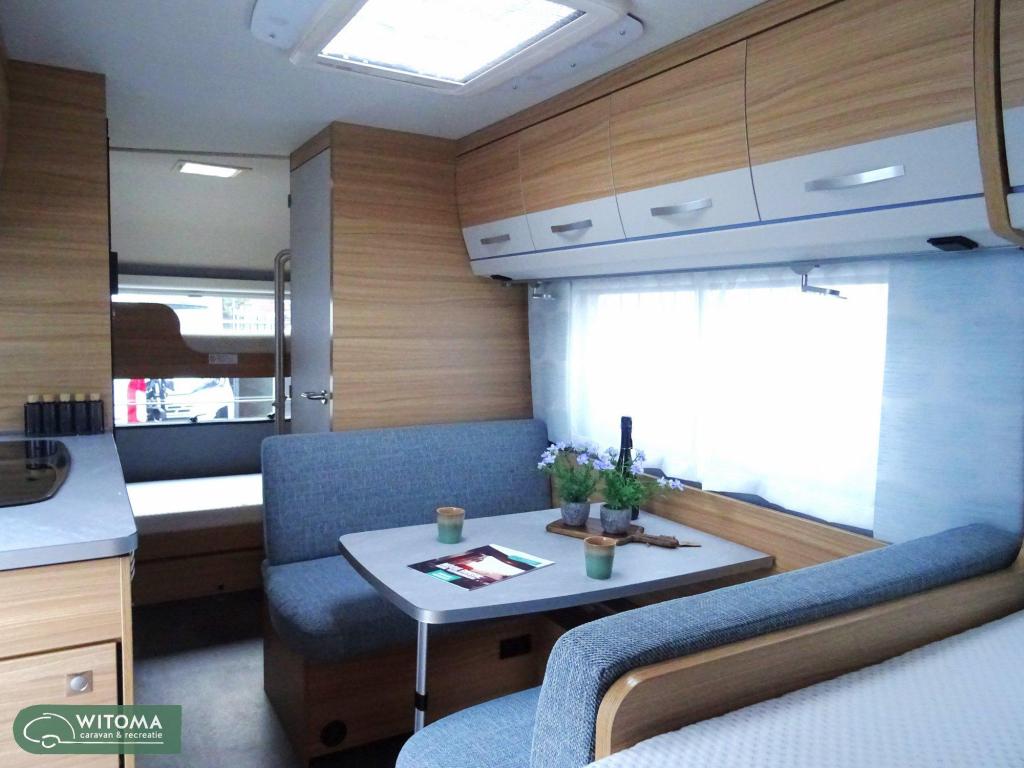 Dethleffs Camper 500 QSK airco mover etuiluifel, Caravans en Kamperen, Caravans, Dwarsbed, Schokbreker, Bedrijf, Treinzit