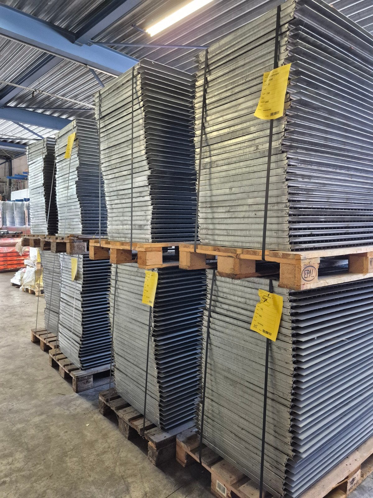 Persrooster vloerrooster 700x990mm met opleglip, Ophalen of Verzenden, Gebruikt, Overige metalen