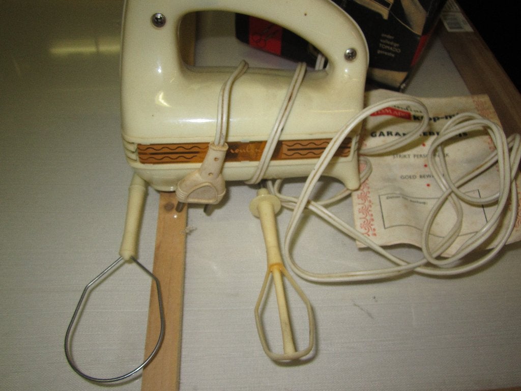 Vintage Moulinex Tomado Klop-Mix handmixer, Minder dan 1 liter, Ophalen of Verzenden, Gebruikt, 1 snelheid