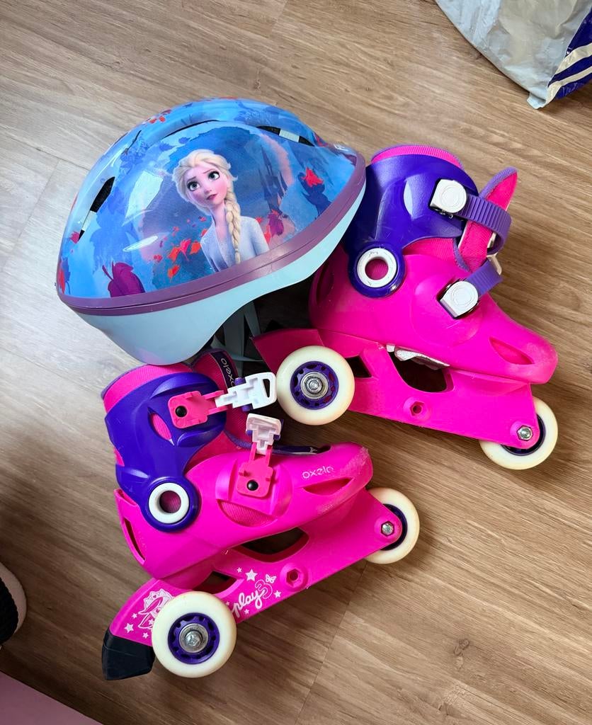 rolschaatsen 26-28 en een nieuwe helm als cadeau, Ophalen of Verzenden