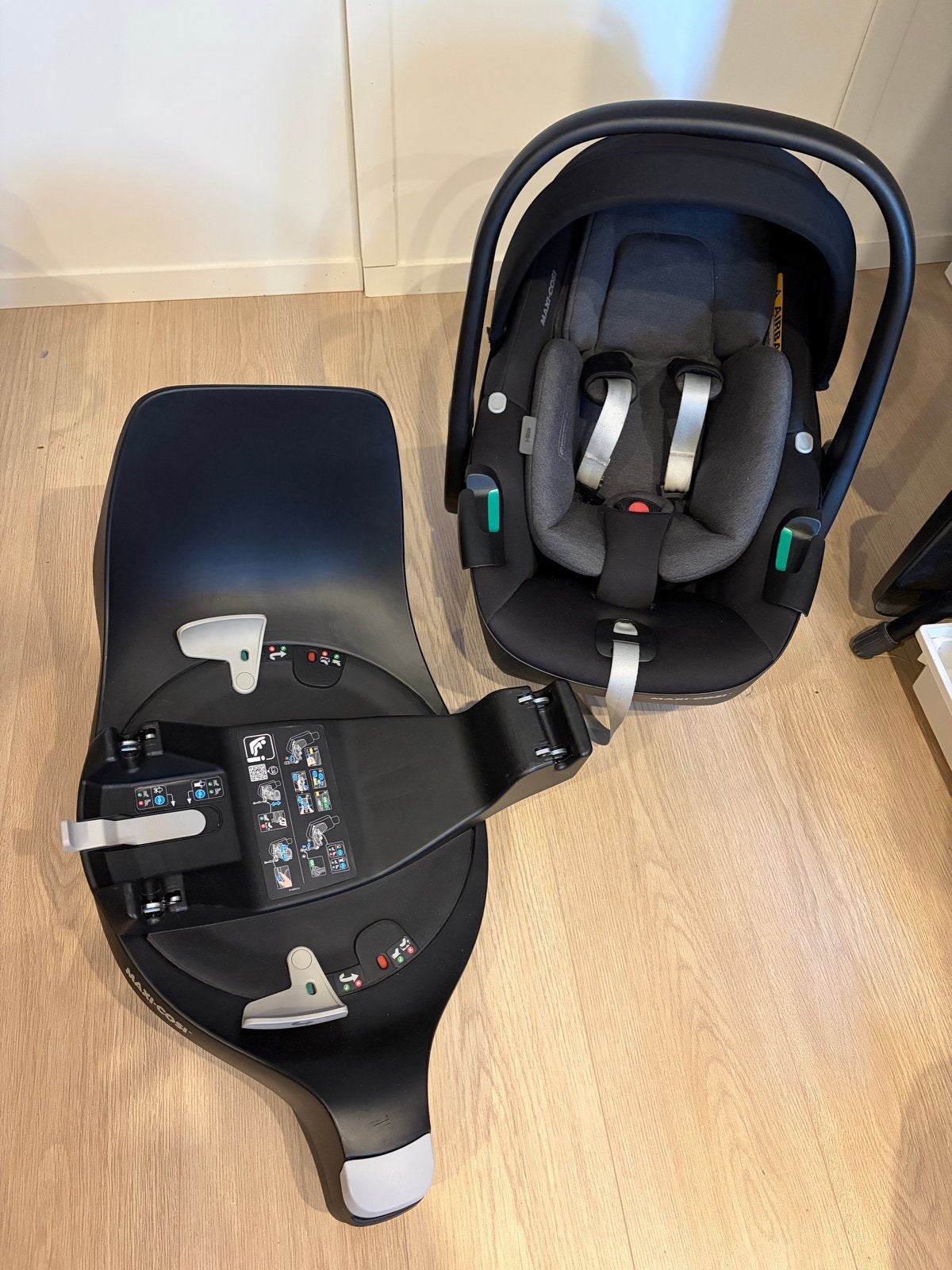 Maxi-Cosi Pebble 360 + FamilyFix 360 base, Ophalen, Autogordel of Isofix, Zijbescherming, Zo goed als nieuw