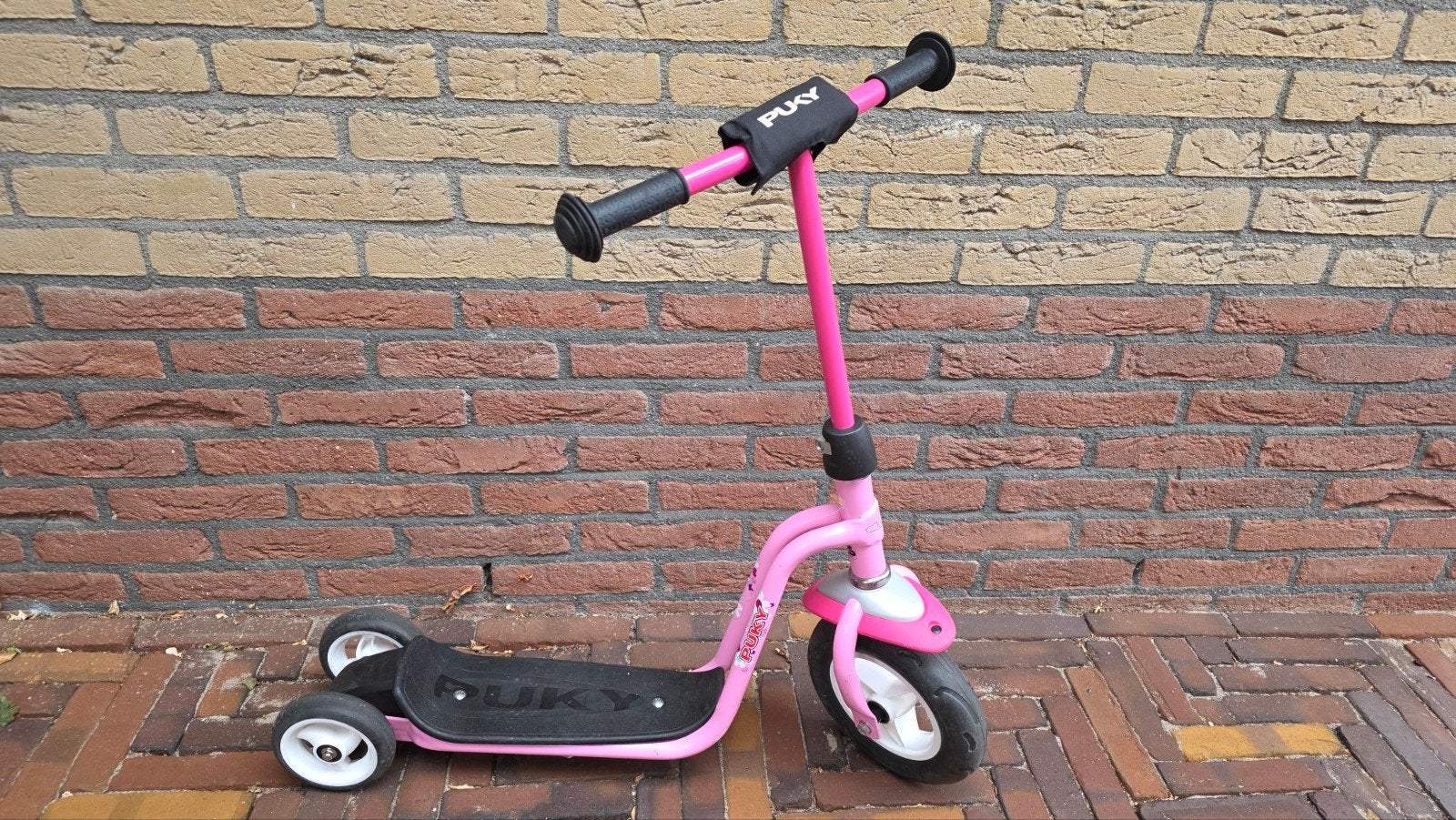 Puky R1 roze kinderstep met kinbeschermer - in prima staat, Ophalen, Zo goed als nieuw, Loopvoertuig