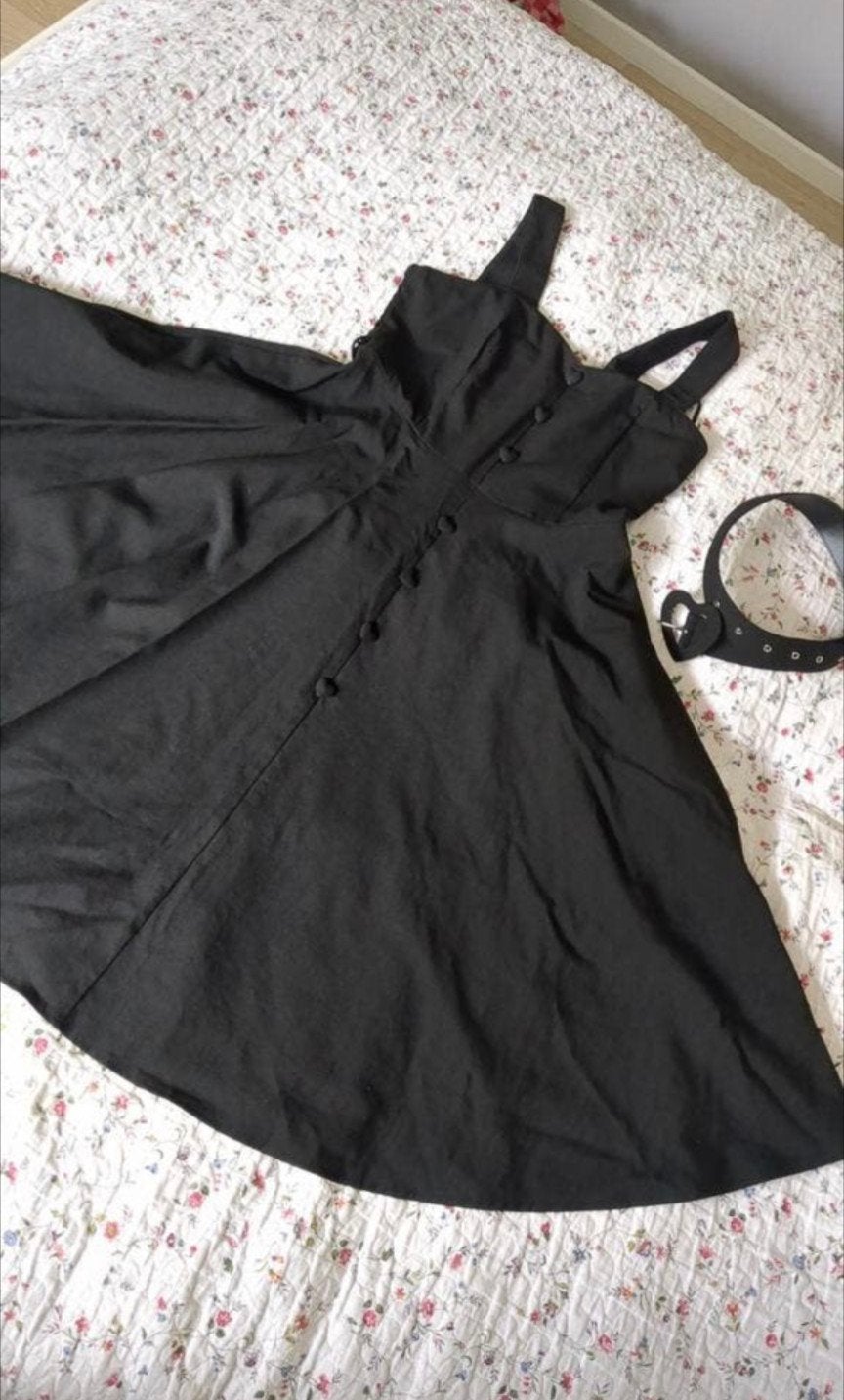 Voodoo Vixen Zwarte Jurk maat 36. Maat s, Kleding | Dames, Jurken, Zo goed als nieuw, Maat 36 (S), Zwart, Onder de knie, Ophalen of Verzenden