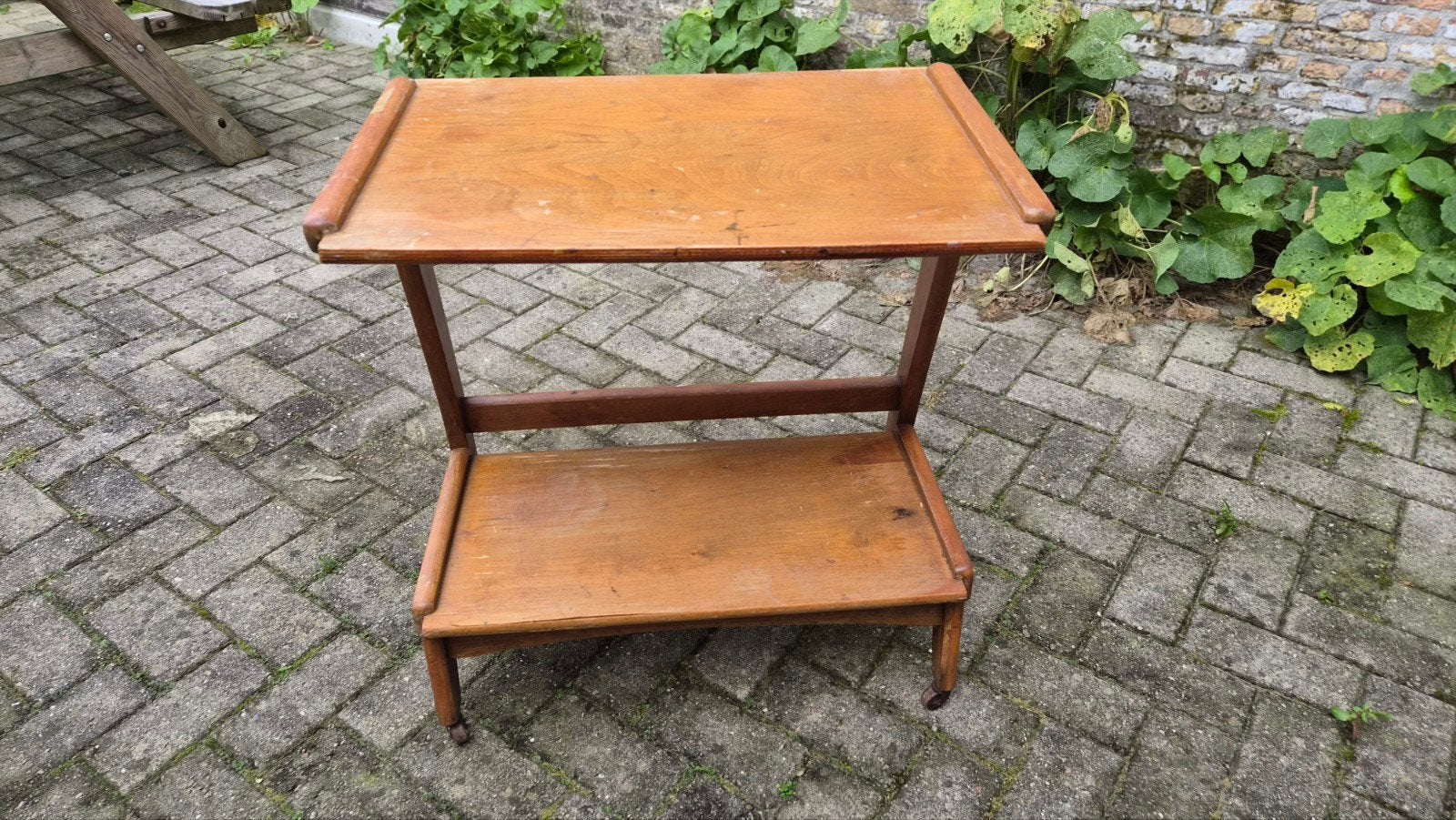 Vintage tafeltje/tv kastje, OPKNAPPER, Ophalen