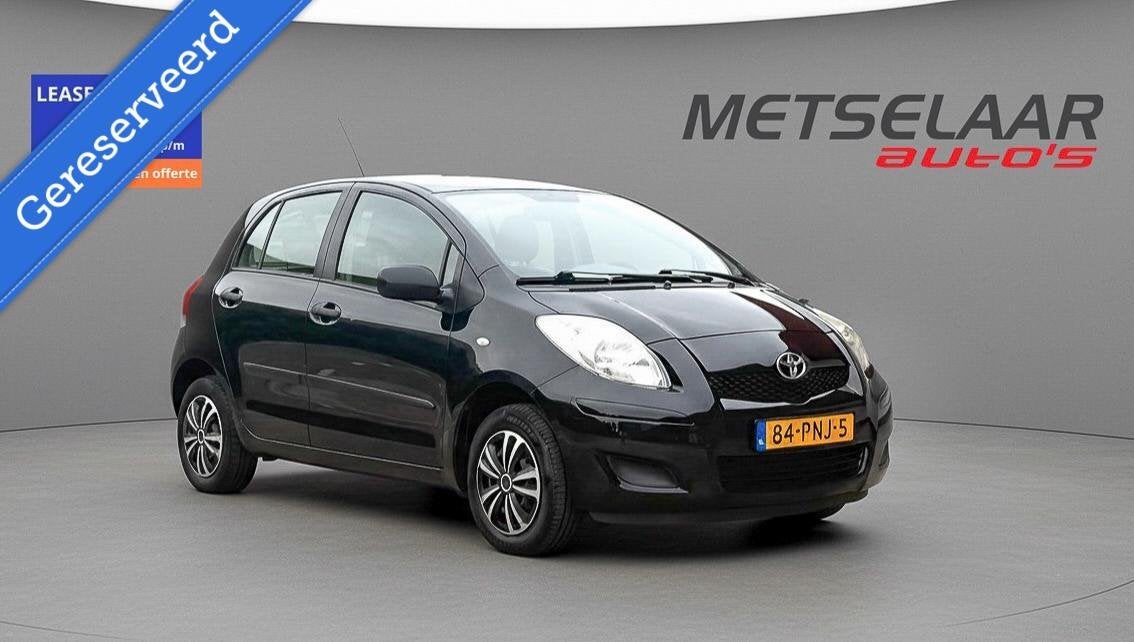 Toyota Yaris 1.0 VVTi Cool, Auto's, Voorwielaandrijving, Euro 5, Zwart, Bedrijf