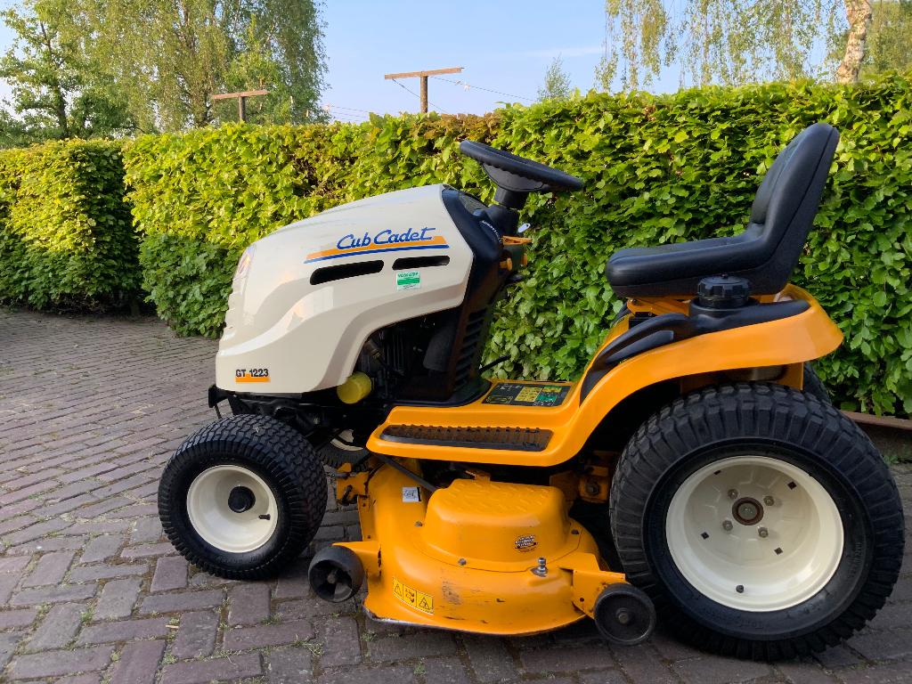 Mooi Cub Cadet Gt 1223 2 cilinder hydrostaat, Tuin en Terras, Zitmaaiers, Zo goed als nieuw, 120 cm of meer, Elektrische starter