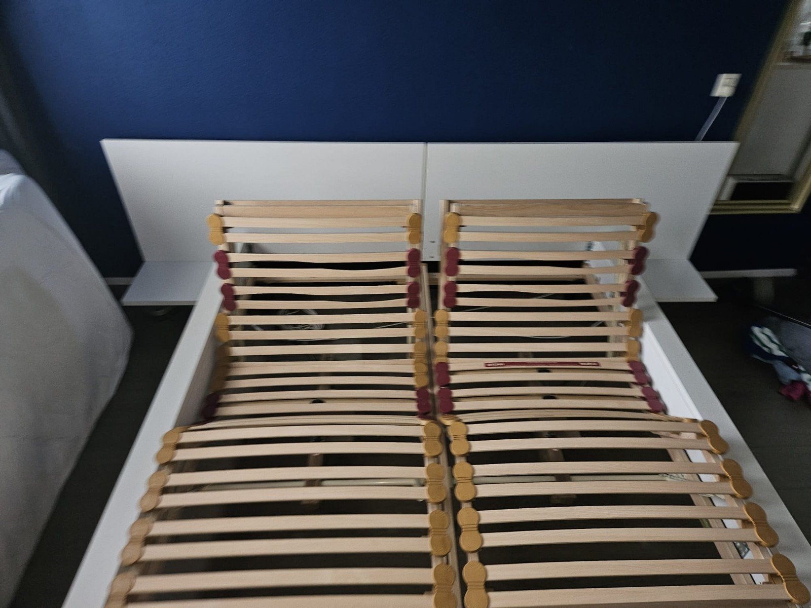 Bedframe met elektrische lattenbodems. Wit, Ophalen, Wit, Tweepersoons, 180 cm