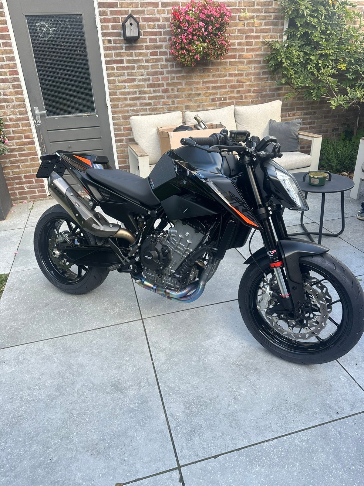 full akrapovic titanium systeem KTM 890 duke/890R, Ophalen of Verzenden, Zo goed als nieuw