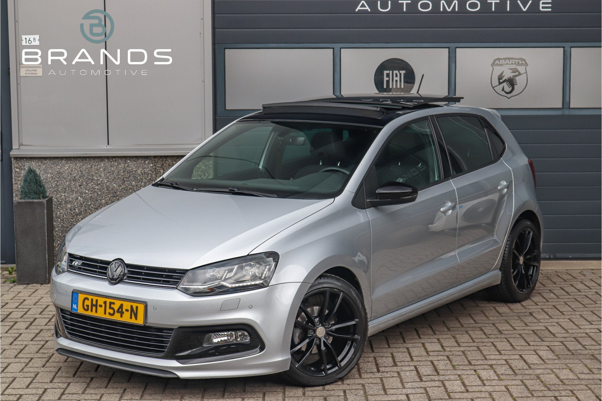 Volkswagen Polo 1.2 TSI R-Line Pano Navi Alarm LED Sportuitl, Voorwielaandrijving, Stof, Gebruikt, Zwart
