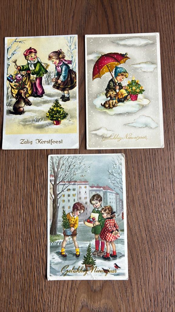 3 kinderkaarten. Nieuwjaar. Kinderen met kerstboom, Verzamelen, Ansichtkaarten | Themakaarten, Ophalen of Verzenden, Feest(dag)