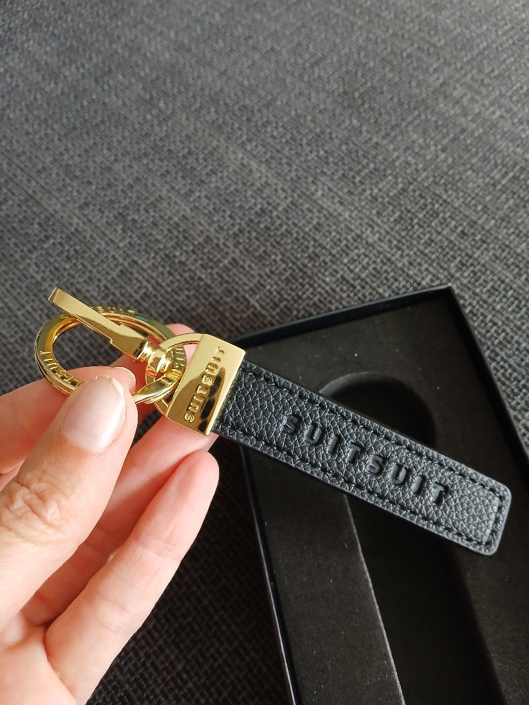 SuitSuit luxe sleutelhanger zwart/goud nieuw, Ophalen of Verzenden, Nieuw, Overige typen