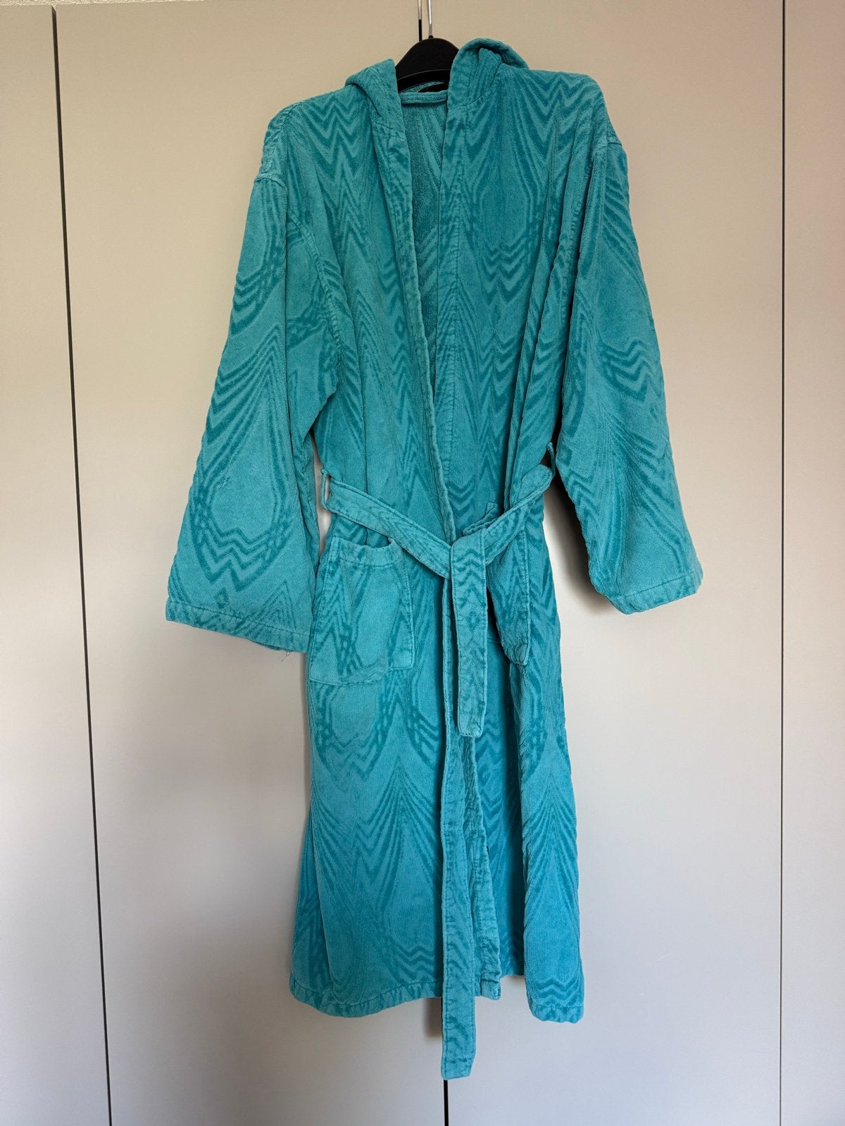Roberto Cavalli Badjas XXL (valt als XL) met capuchon, Kleding | Dames, Overige Dameskleding, Ophalen of Verzenden, Gedragen