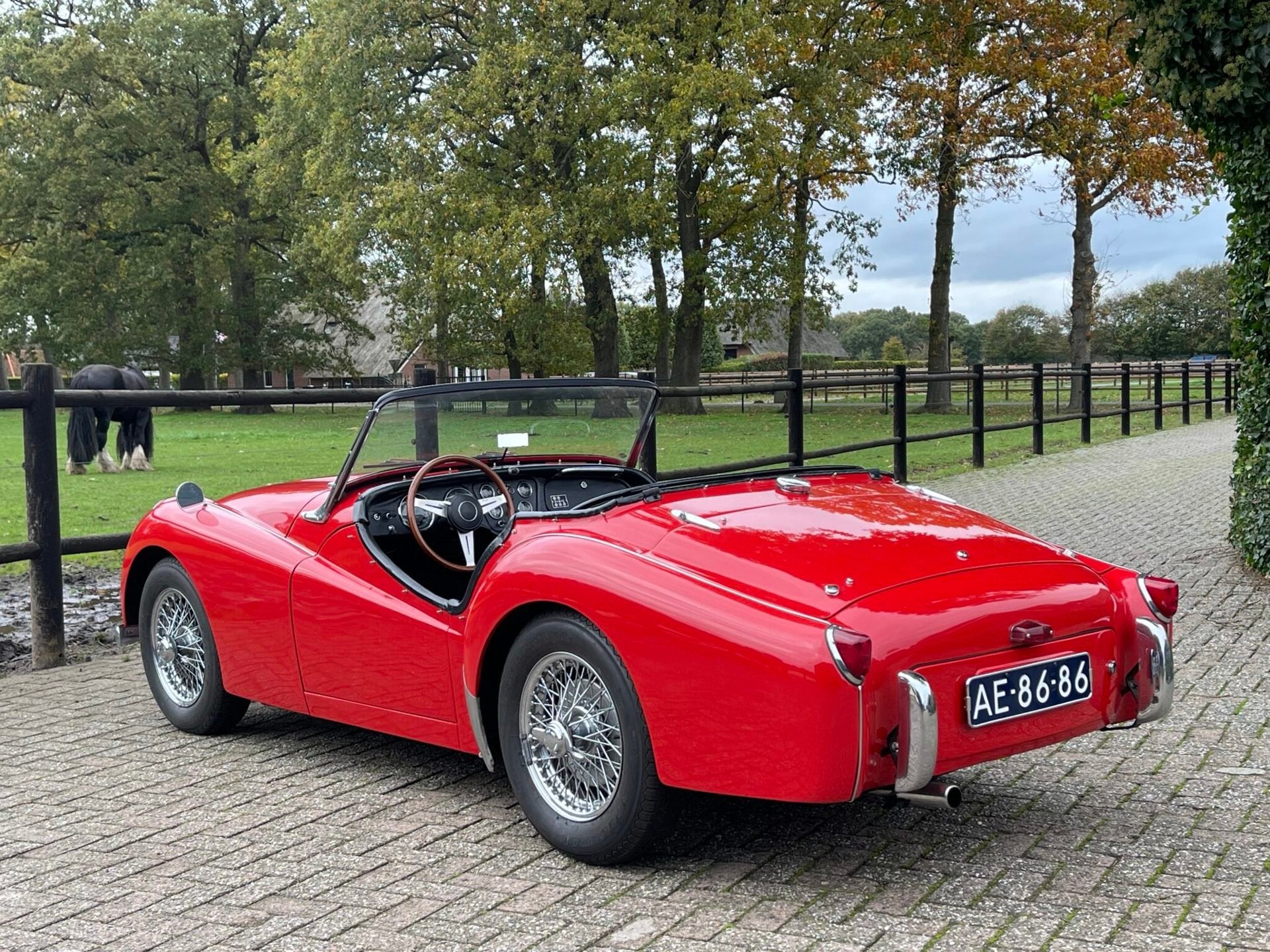 Triumph TR3 1957 in mooie staat NL-kenteken, Auto's, Lederen bekleding, Achterwielaandrijving, Zwart, Overige carrosserieën