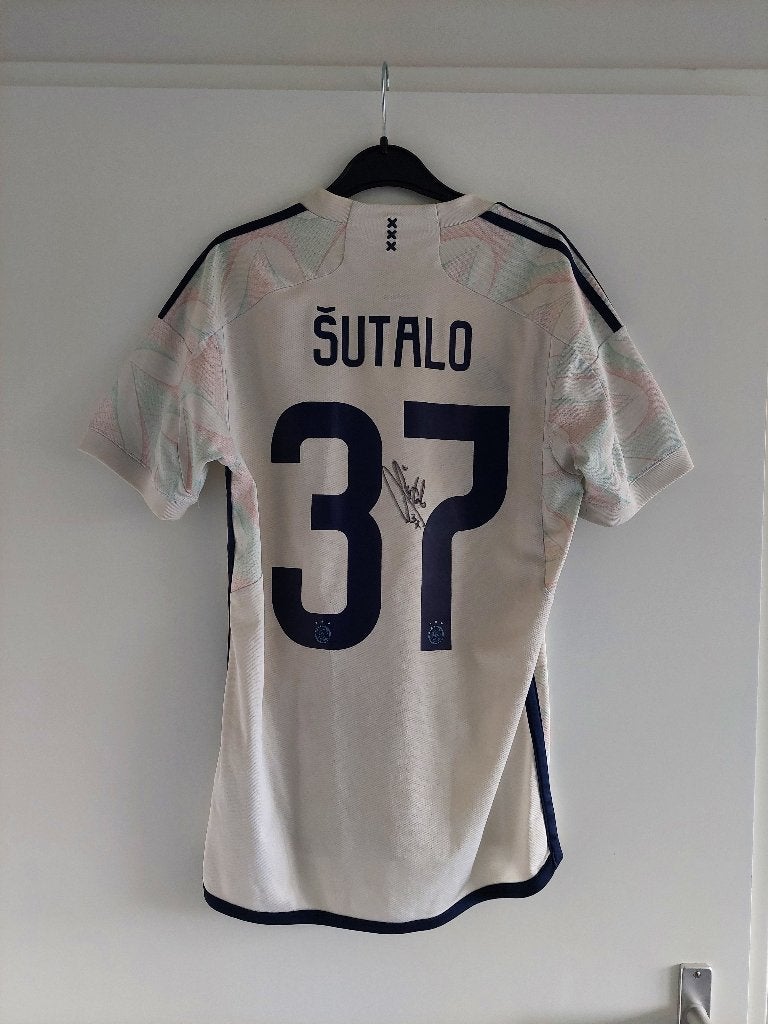 Gesigneerd Ajax shirt Josip Sutalo, Verzamelen, Sportartikelen en Voetbal, Verzenden, Zo goed als nieuw, Ajax, Shirt