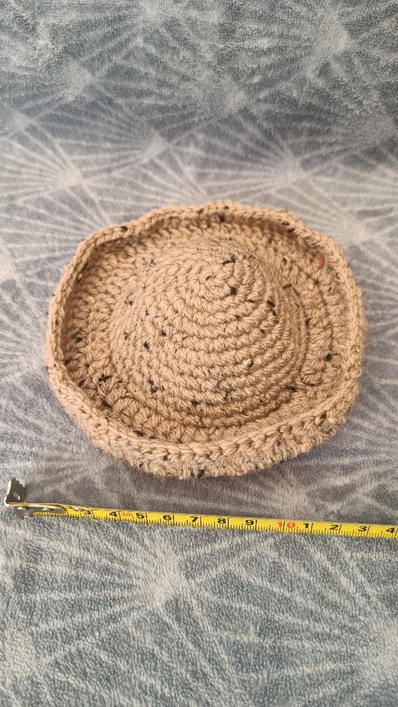 Gehaakt poppenhoedje beige, Verzamelen, Ophalen of Verzenden, Nieuw, Pop