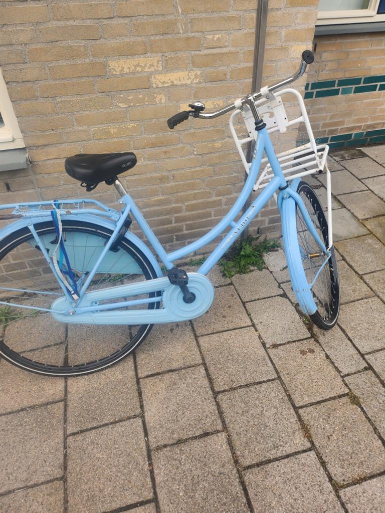 Lichtblauwe stadsfiets met voordrager - Zo goed als nieuw, Fietsen en Brommers, Overige merken, Velgrem, Versnellingen, Ophalen of Verzenden