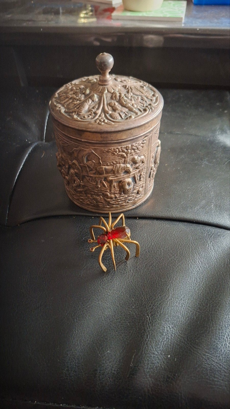 Antieke Tsjechische Spinnenbroche & Tinnen Pot, Ophalen