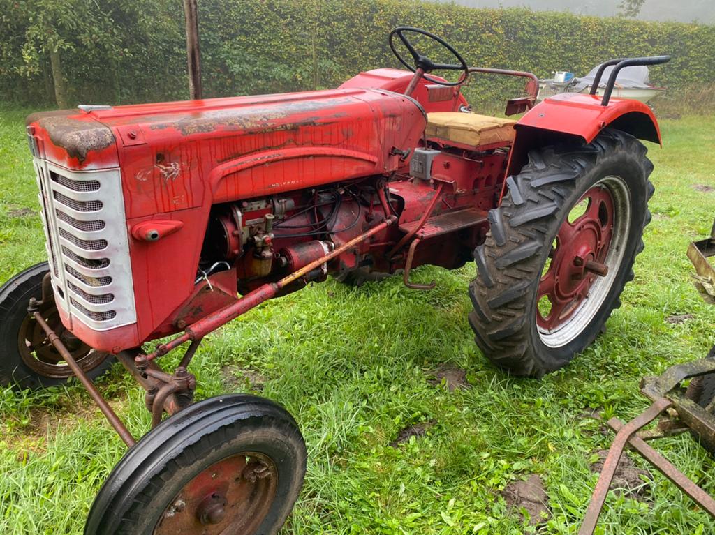 Oldtimer trekker McCormick F265d, Ophalen, Zo goed als nieuw