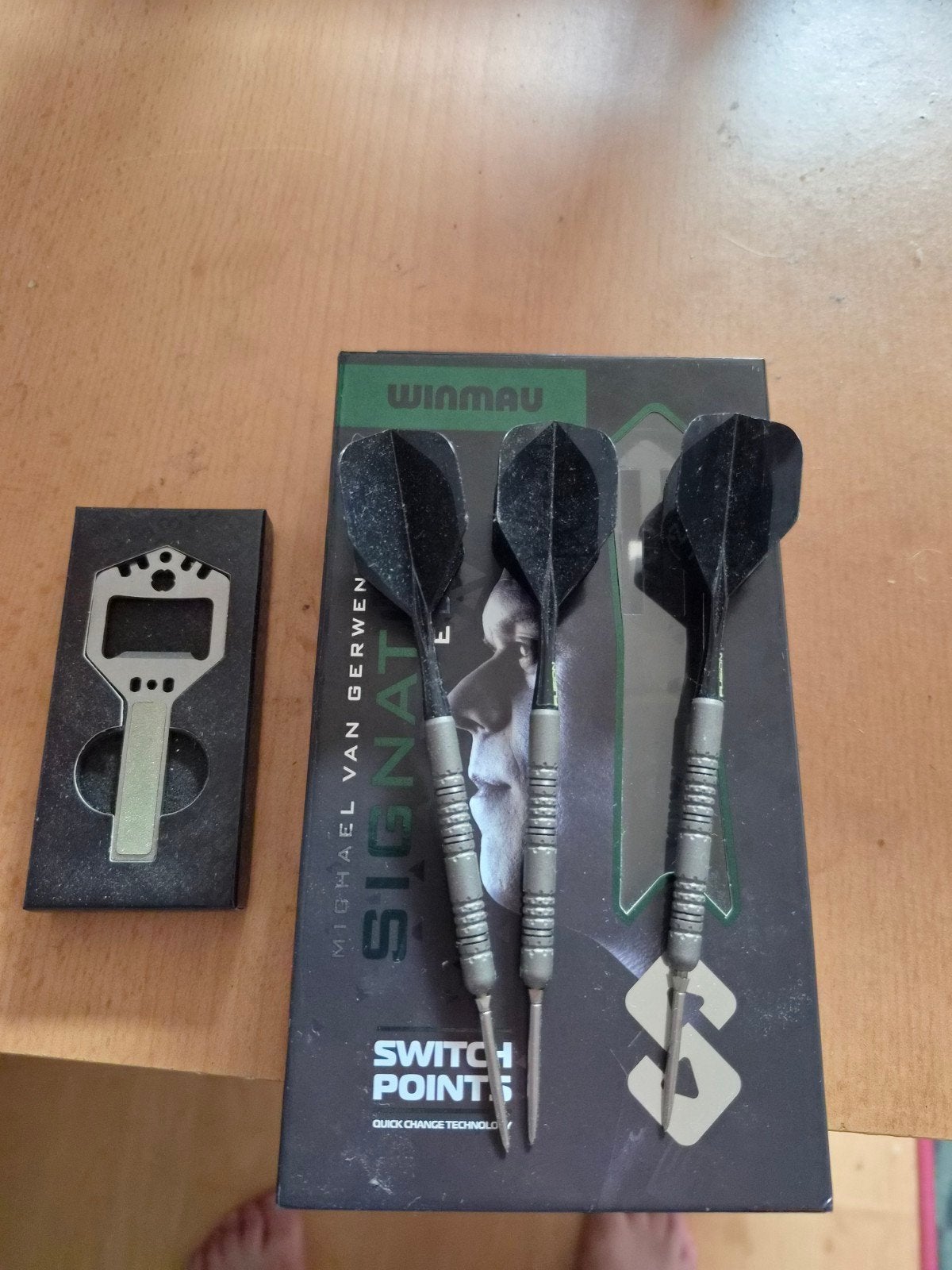 Winmau Michael van Gerwen Darts met flesopener, Ophalen of Verzenden, Gebruikt, Pijlen