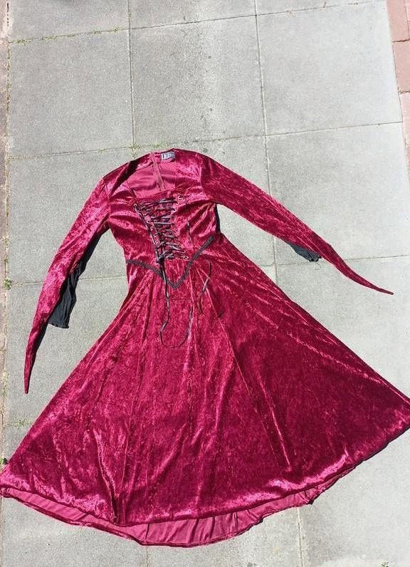 Bordeauxrood fluwelen gothic jurk met vetersluiting, Maat 38/40 (M), Ophalen of Verzenden, Zo goed als nieuw, Laughing Vampire