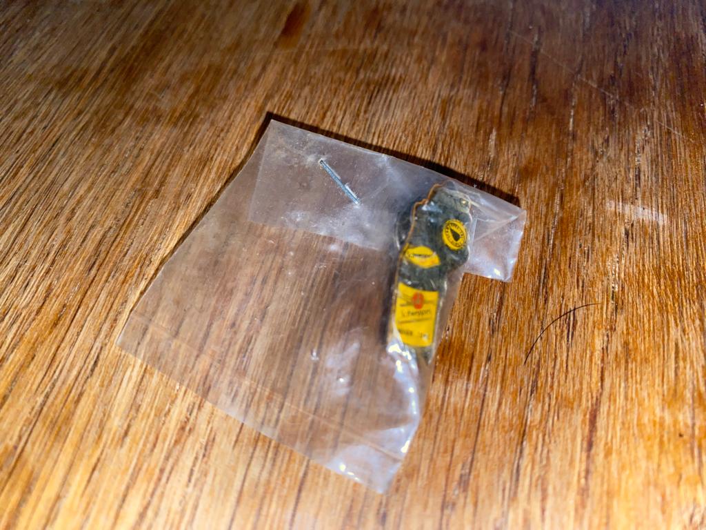 Pin Schweppes Indian Tonic Nieuw Collector ‘90s, Verzenden, Nieuw, Merk, Speldje of Pin