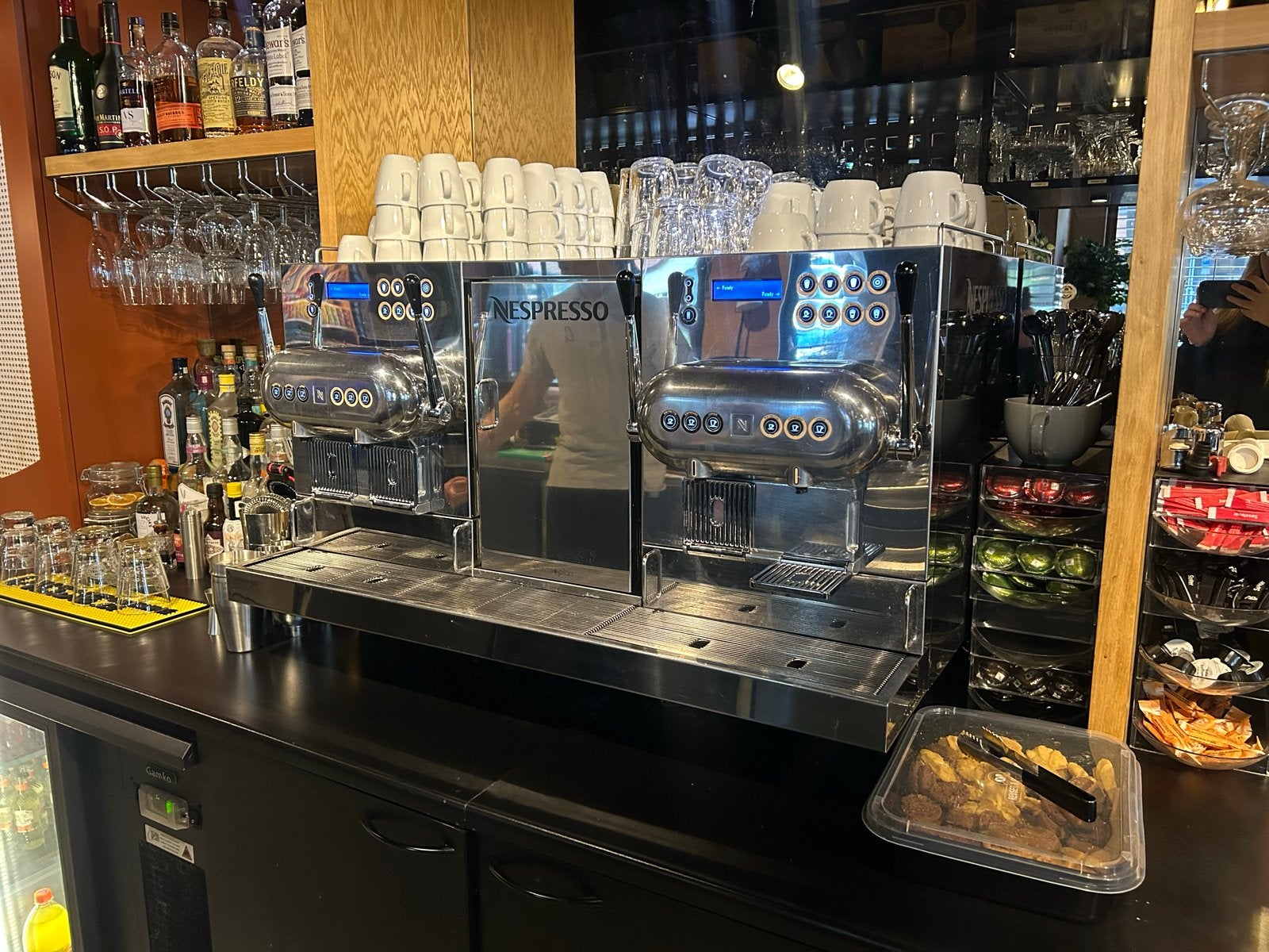 Nespresso professionele koffiemachine Aguila (2-groeps), Ophalen, Koffiepads en cups, Gebruikt, Espresso apparaat