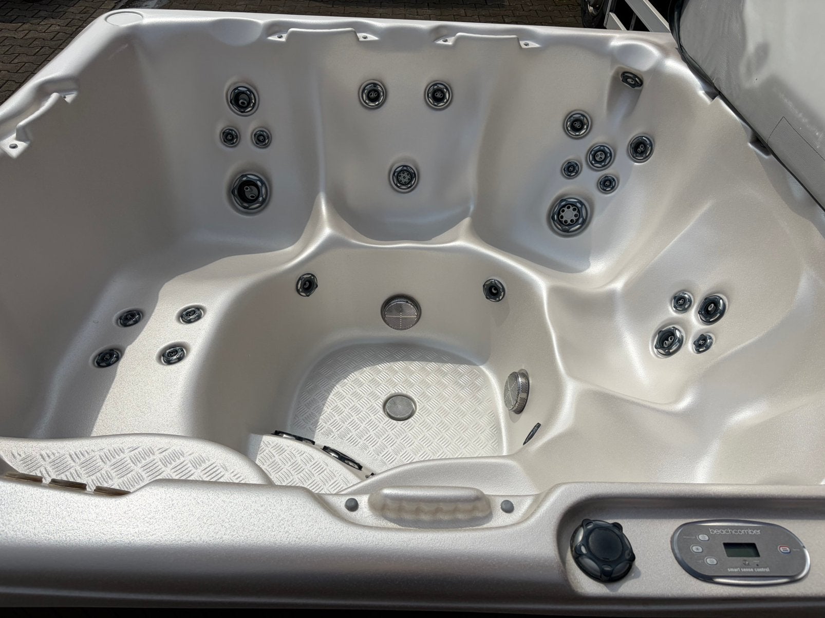 Beachcomber Hybrid 550 Jacuzzi / Spa - Zo goed als nieuw, Ophalen, Zo goed als nieuw, Afdekzeil, Vast