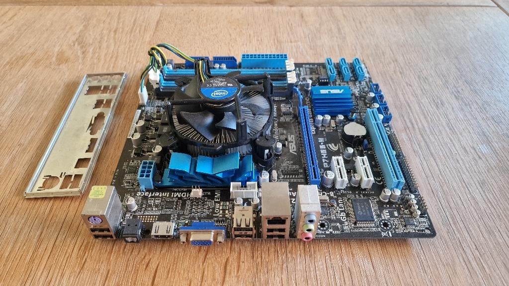 Asus p7h55-m moederbord incl i7 860 processor optie met ram, Computers en Software, Moederborden, LGA 1156, DDR3, Ophalen of Verzenden