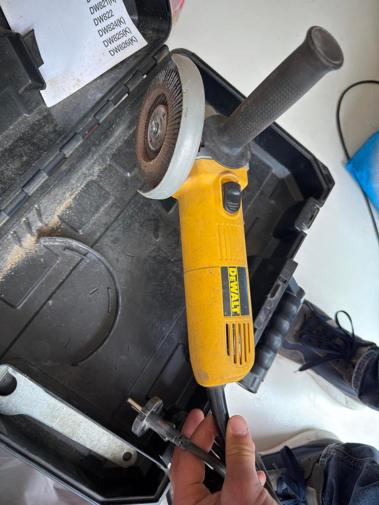 DeWalt DW821-QS Haakse Slijpmachine 800W, Ophalen, Gebruikt, 700 tot 1000 watt, Haakse handslijpmachine