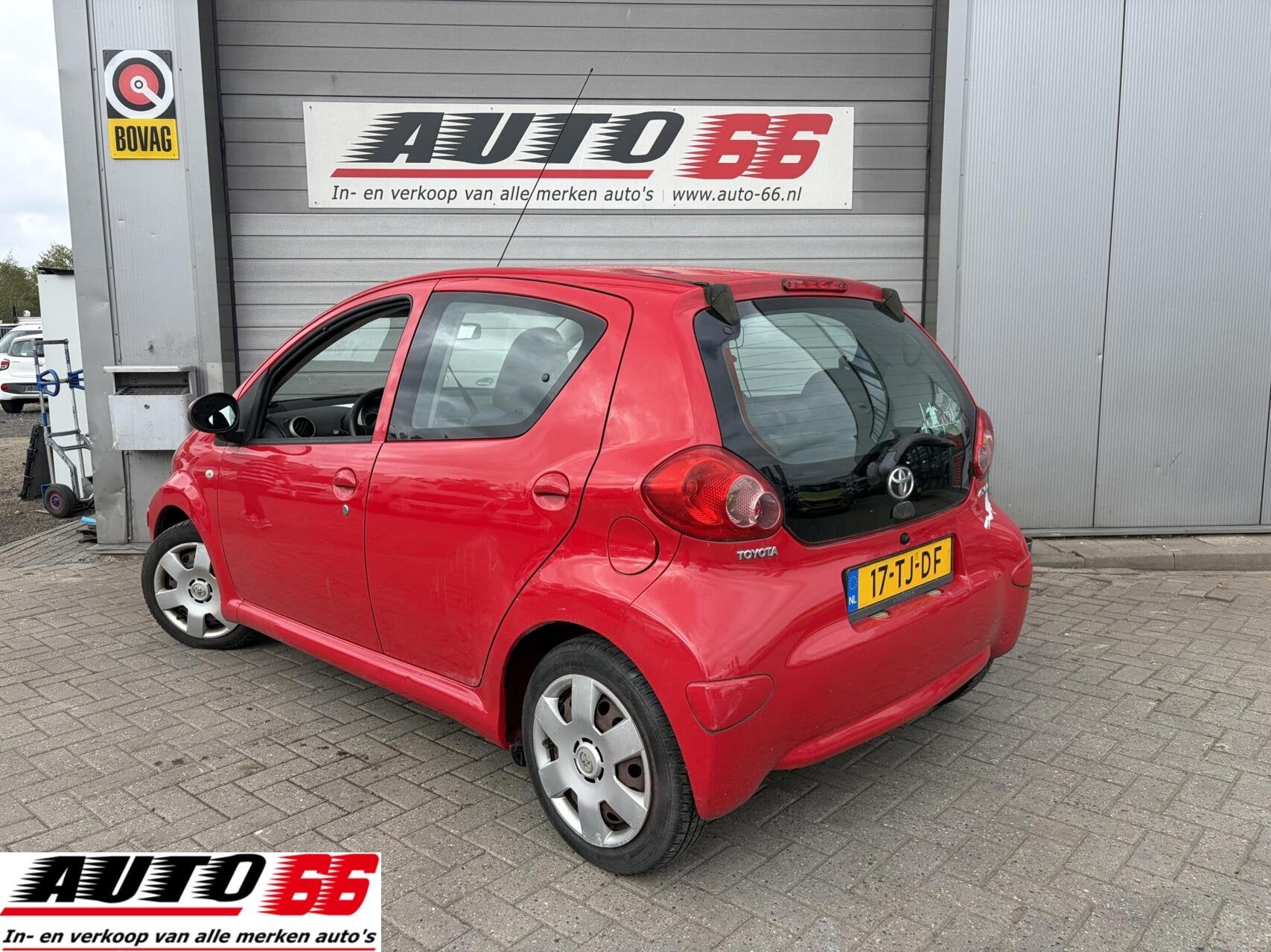 Toyota Aygo 1.0-12V met AIRCO 5 drs APK tot 10-2027, Stof, Gebruikt, Zwart, Met garantie (alle)